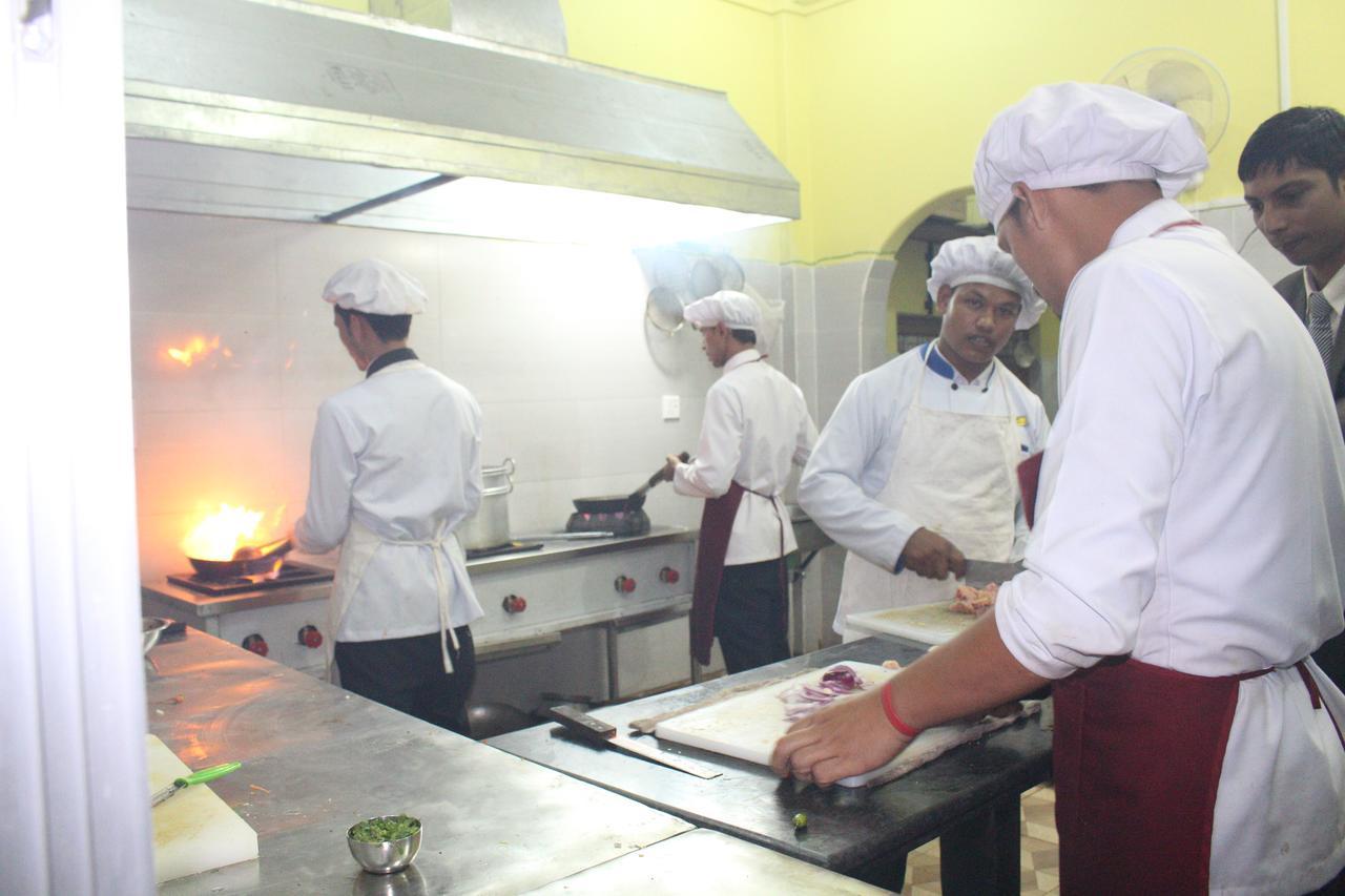Asian Hotel Butwāl Zewnętrze zdjęcie